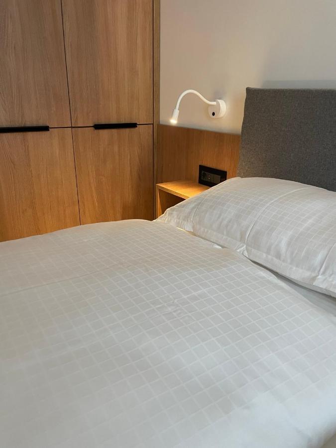 Luxury By The Lake Ap 25 Sibiu Esterno foto