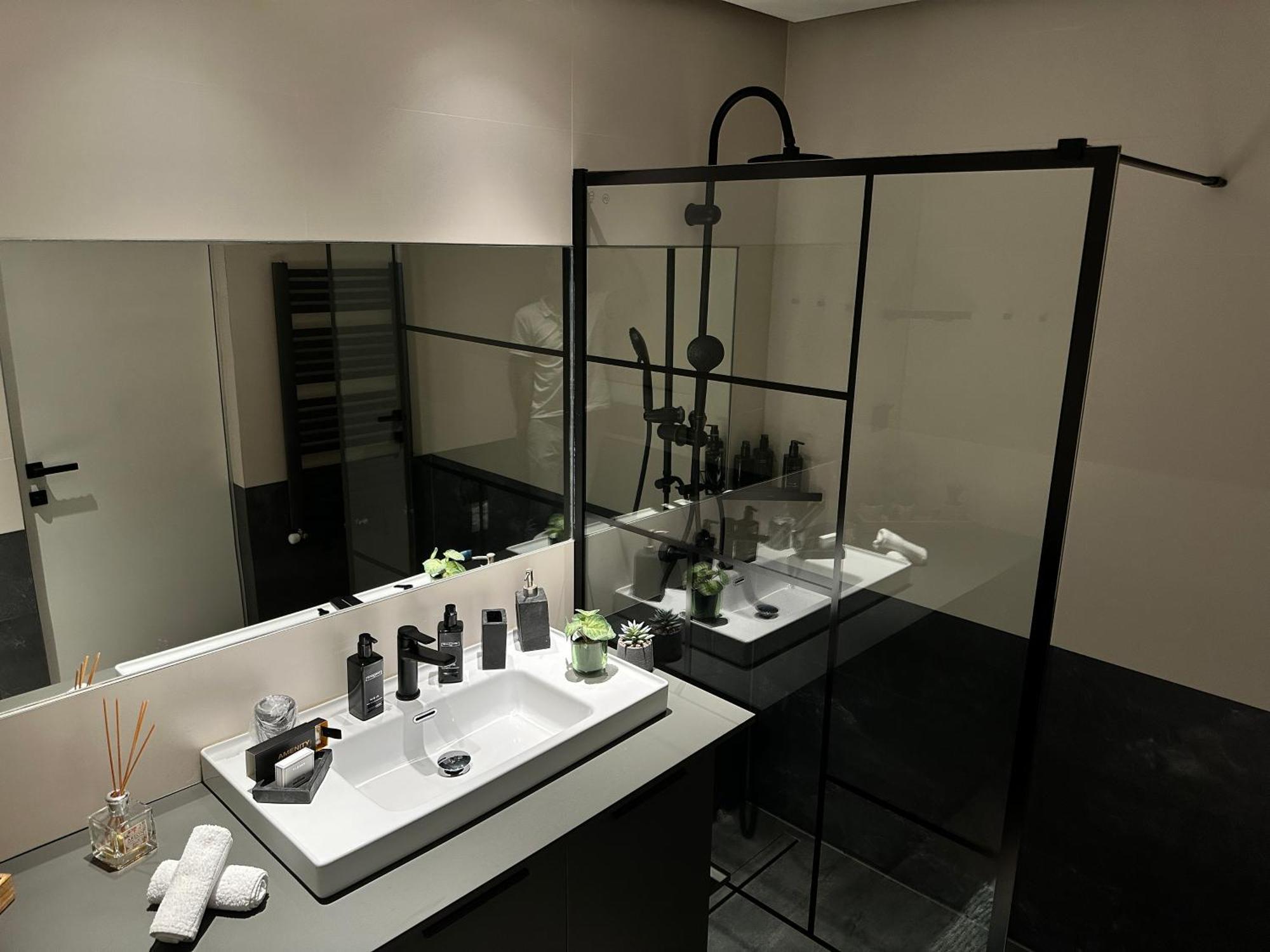 Luxury By The Lake Ap 25 Sibiu Esterno foto